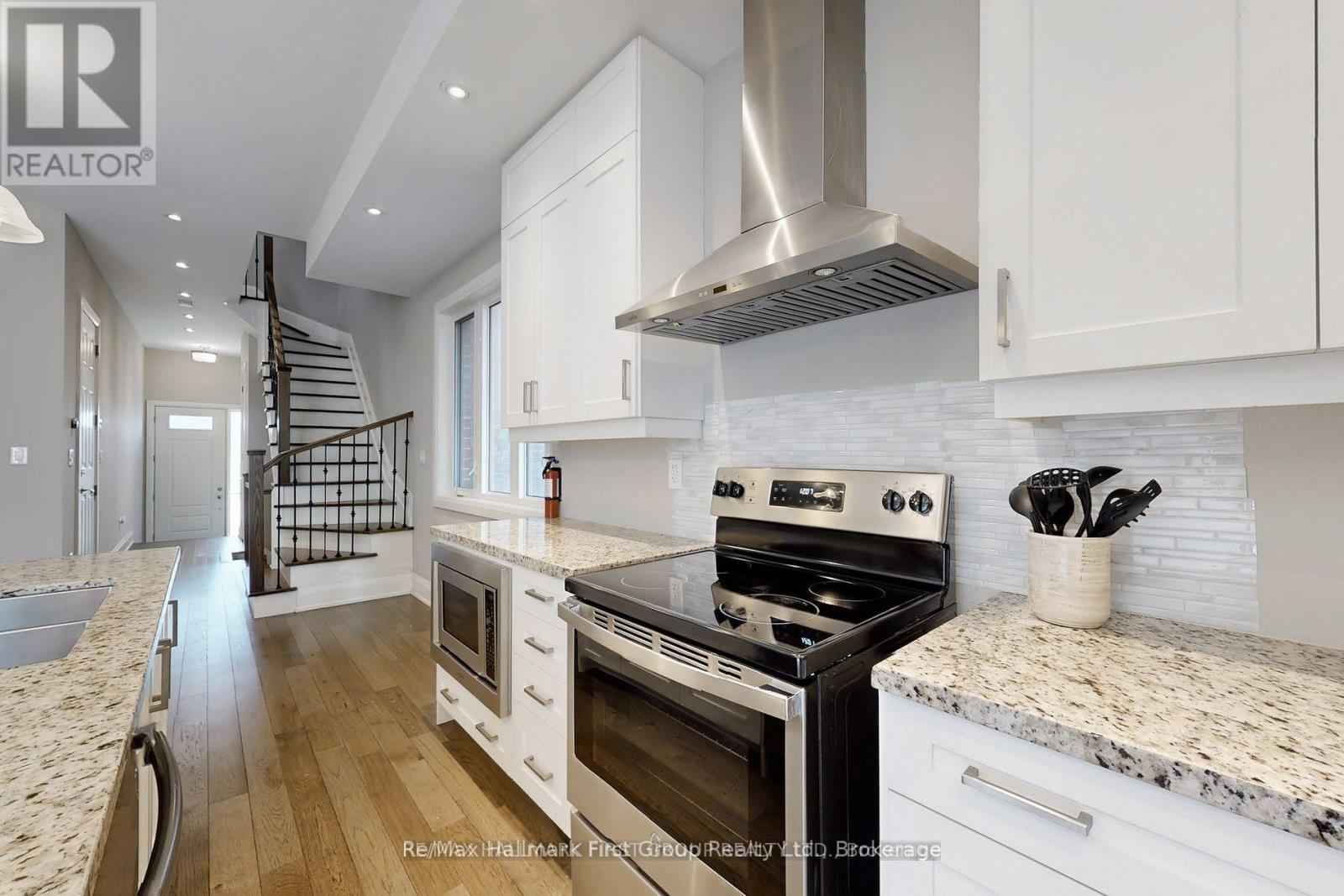 2 Helen Avenue, Toronto, Ontario  M6N 2B4 - Photo 6 - W13169000