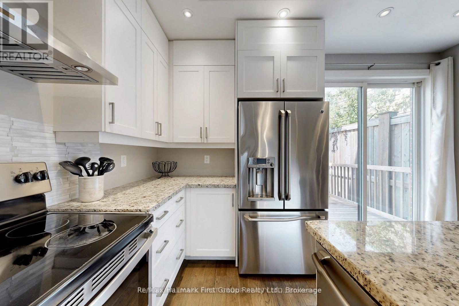 2 Helen Avenue, Toronto, Ontario  M6N 2B4 - Photo 8 - W13169000
