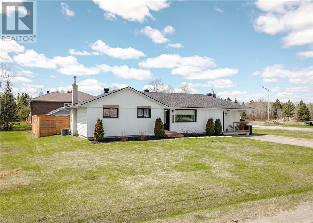 3977 Wayne Crescent, Val Caron, Ontario  P3N 1J6 - Photo 2 - 2128014