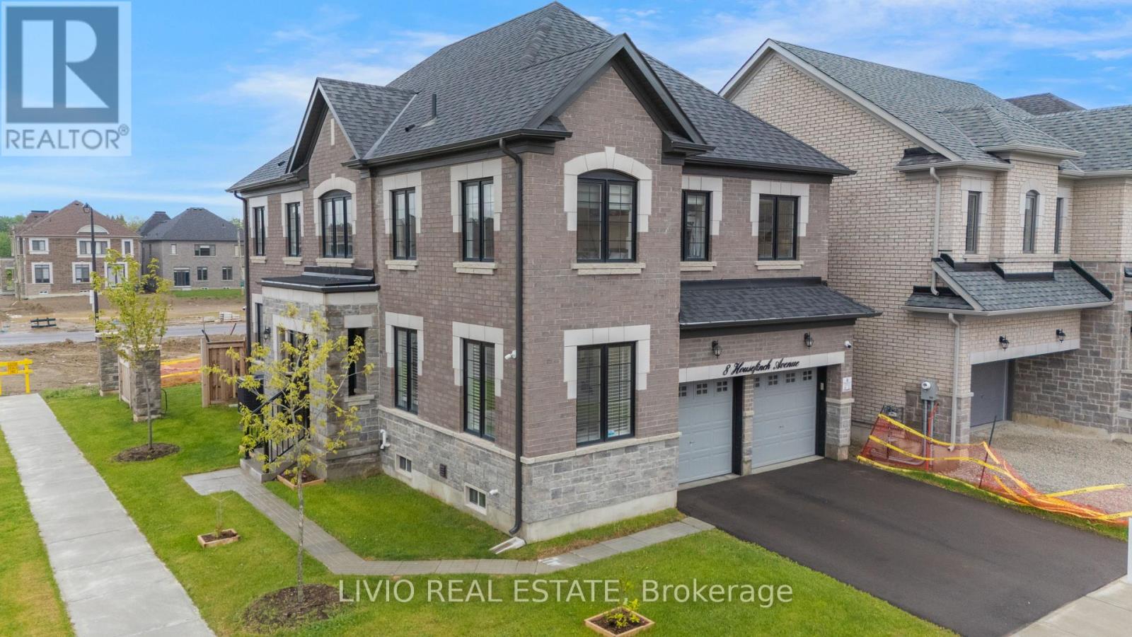 8 HOUSEFINCH AVENUE, Brampton, Ontario