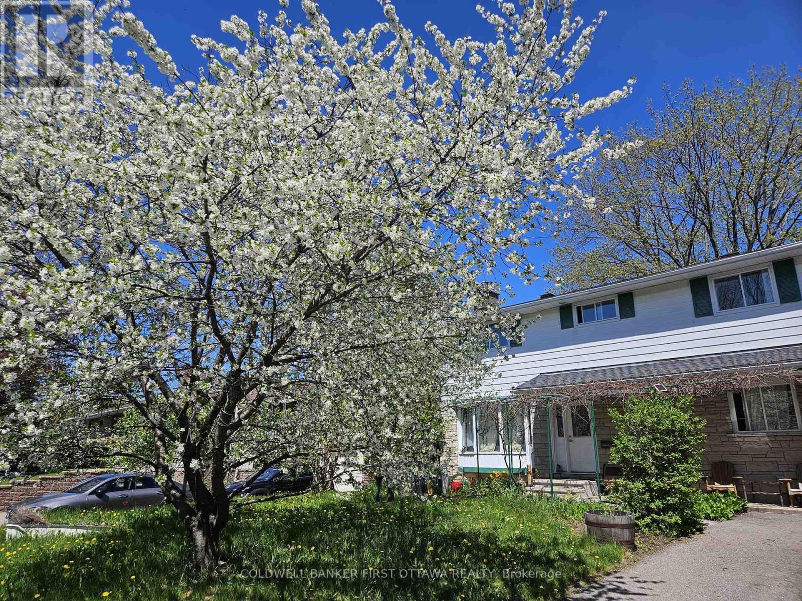 2061 Balharrie Avenue, Ottawa, Ontario  K1G 1G2 - Photo 2 - X13169164