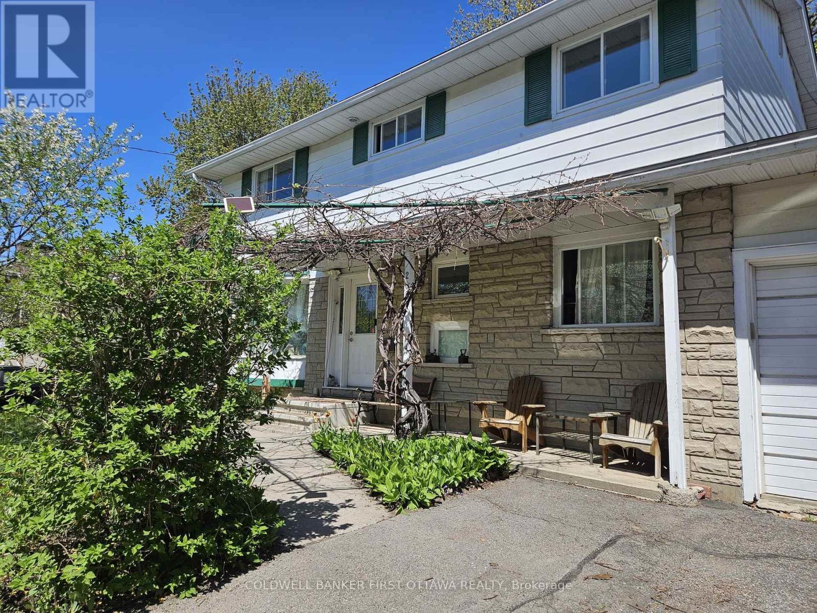 2061 Balharrie Avenue, Ottawa, Ontario  K1G 1G2 - Photo 3 - X13169164