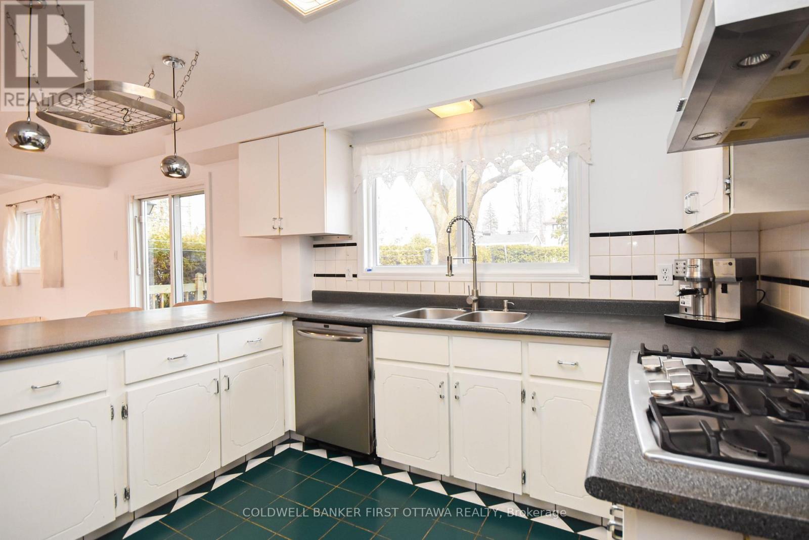 2061 Balharrie Avenue, Ottawa, Ontario  K1G 1G2 - Photo 7 - X13169164