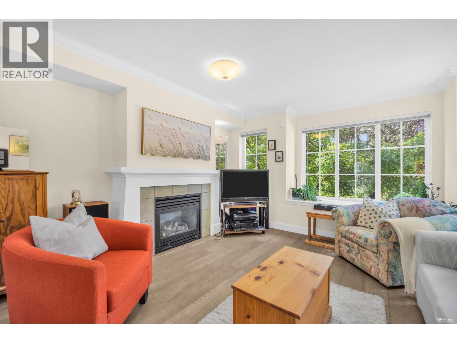 3302 Noel Drive, Burnaby, British Columbia  V3J 1J8 - Photo 3 - R3127288