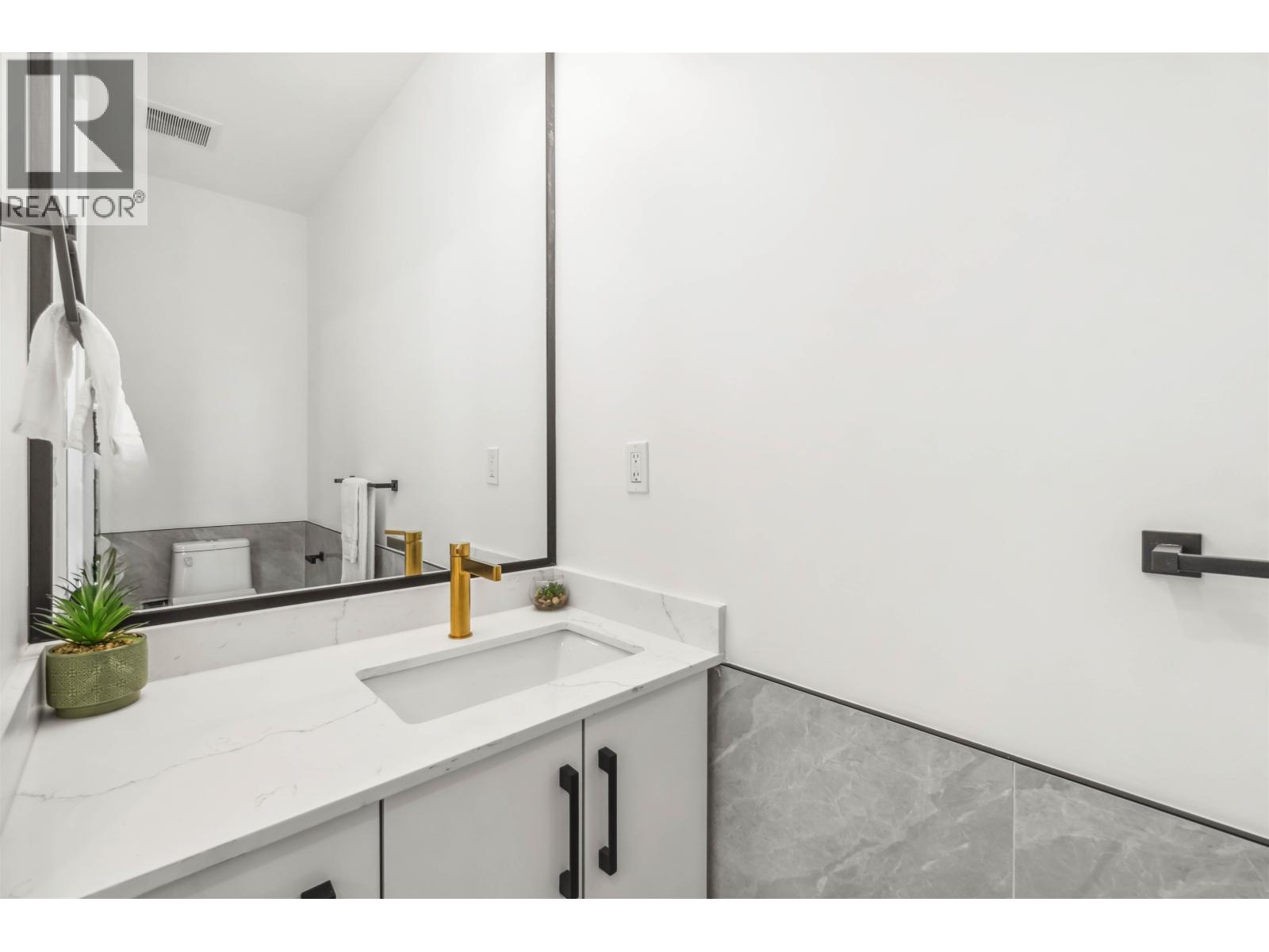 1 5737 Clarendon Street, Vancouver, British Columbia  V5R 3K4 - Photo 11 - R3127297