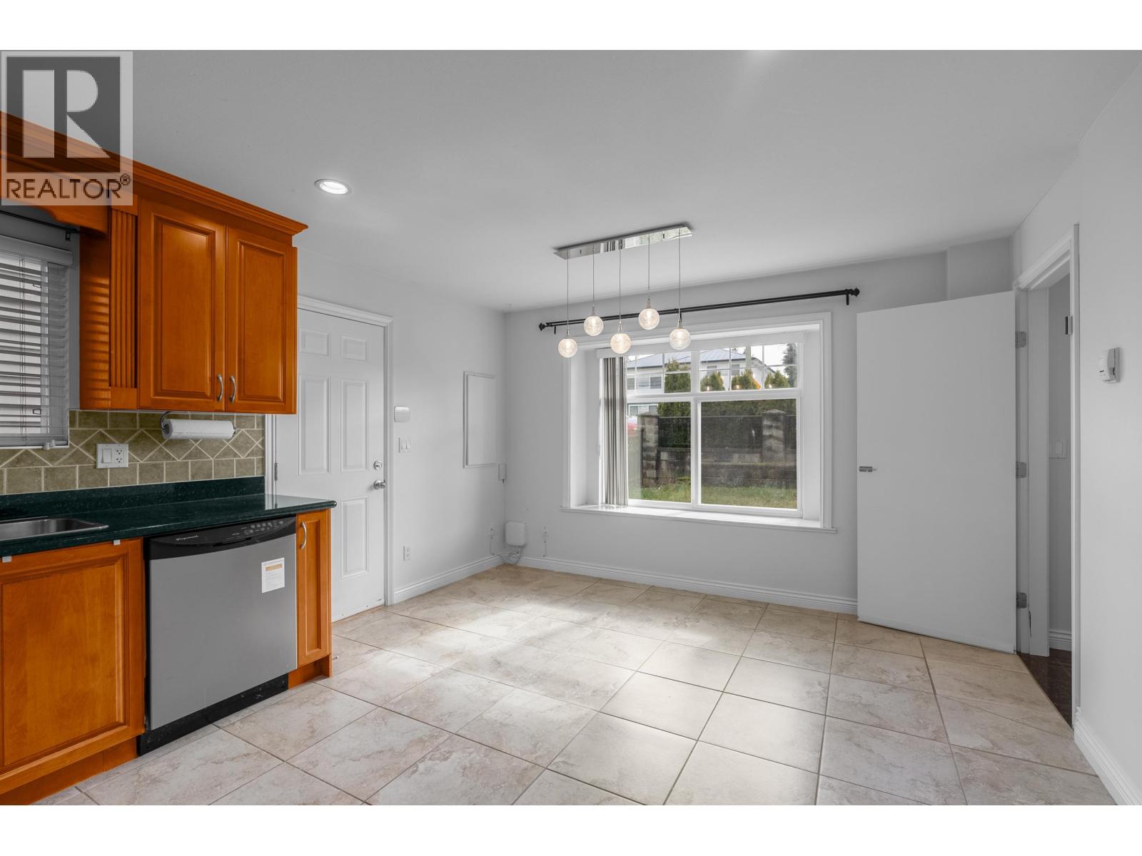 Lower 5227 Norfolk Street, Burnaby, British Columbia  V5G 1G3 - Photo 2 - R3127264
