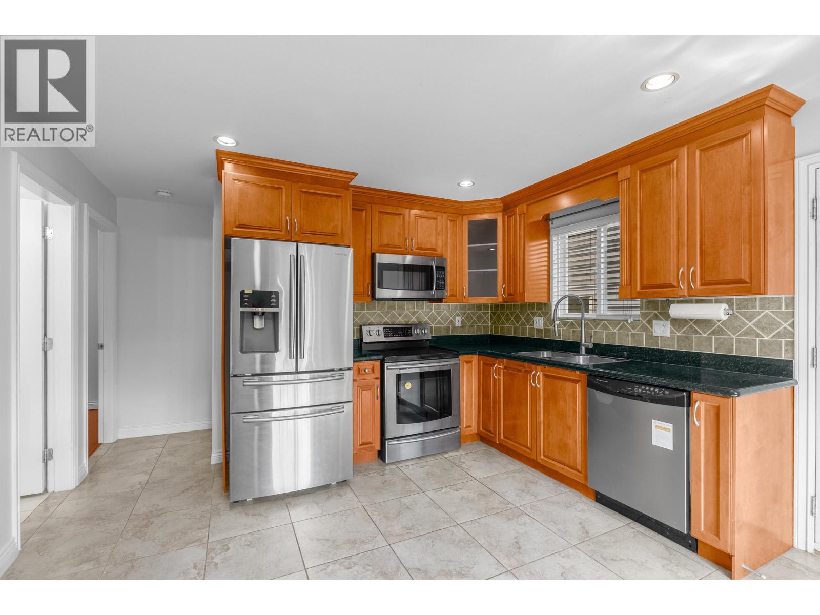 Lower 5227 Norfolk Street, Burnaby, British Columbia  V5G 1G3 - Photo 4 - R3127264
