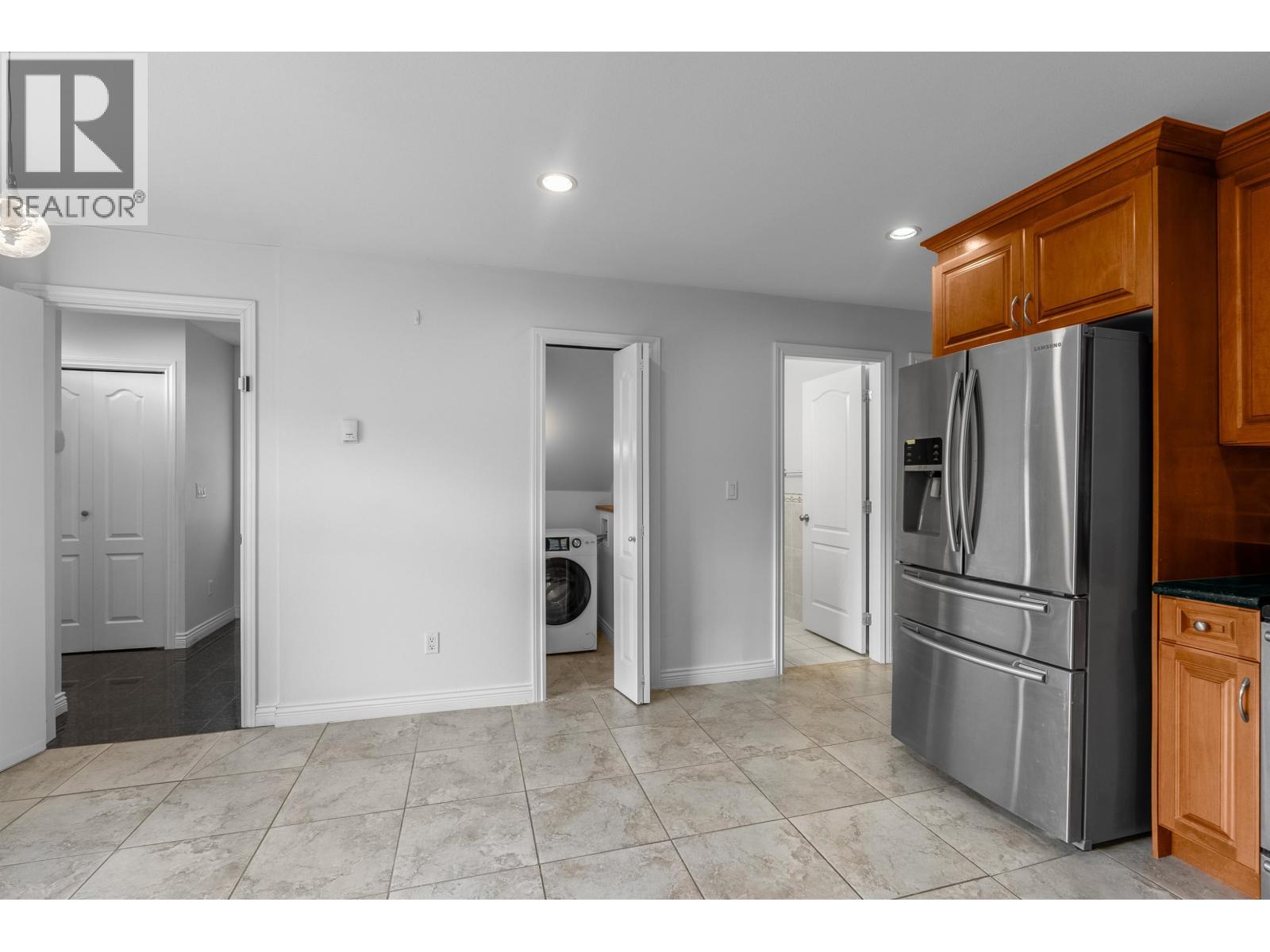 Lower 5227 Norfolk Street, Burnaby, British Columbia  V5G 1G3 - Photo 5 - R3127264