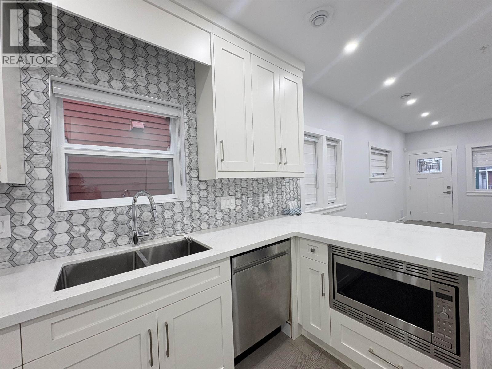 4990 Moss Street, Vancouver, British Columbia  V5R 3T4 - Photo 4 - R3127275