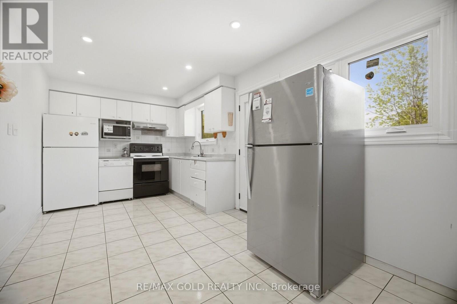 3345 Monica Drive, Mississauga, Ontario  L4T 3E6 - Photo 10 - W13099570