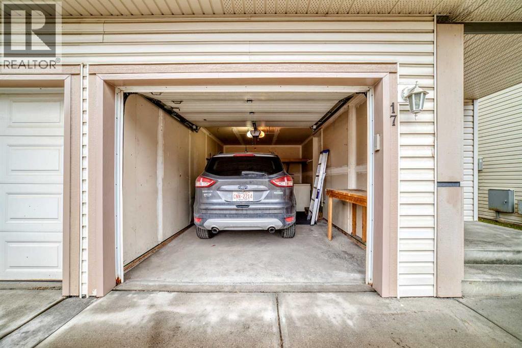 17 Copperfield Court SE, Calgary, Alberta  T2Z 4Z3 - Photo 3 - A2302063