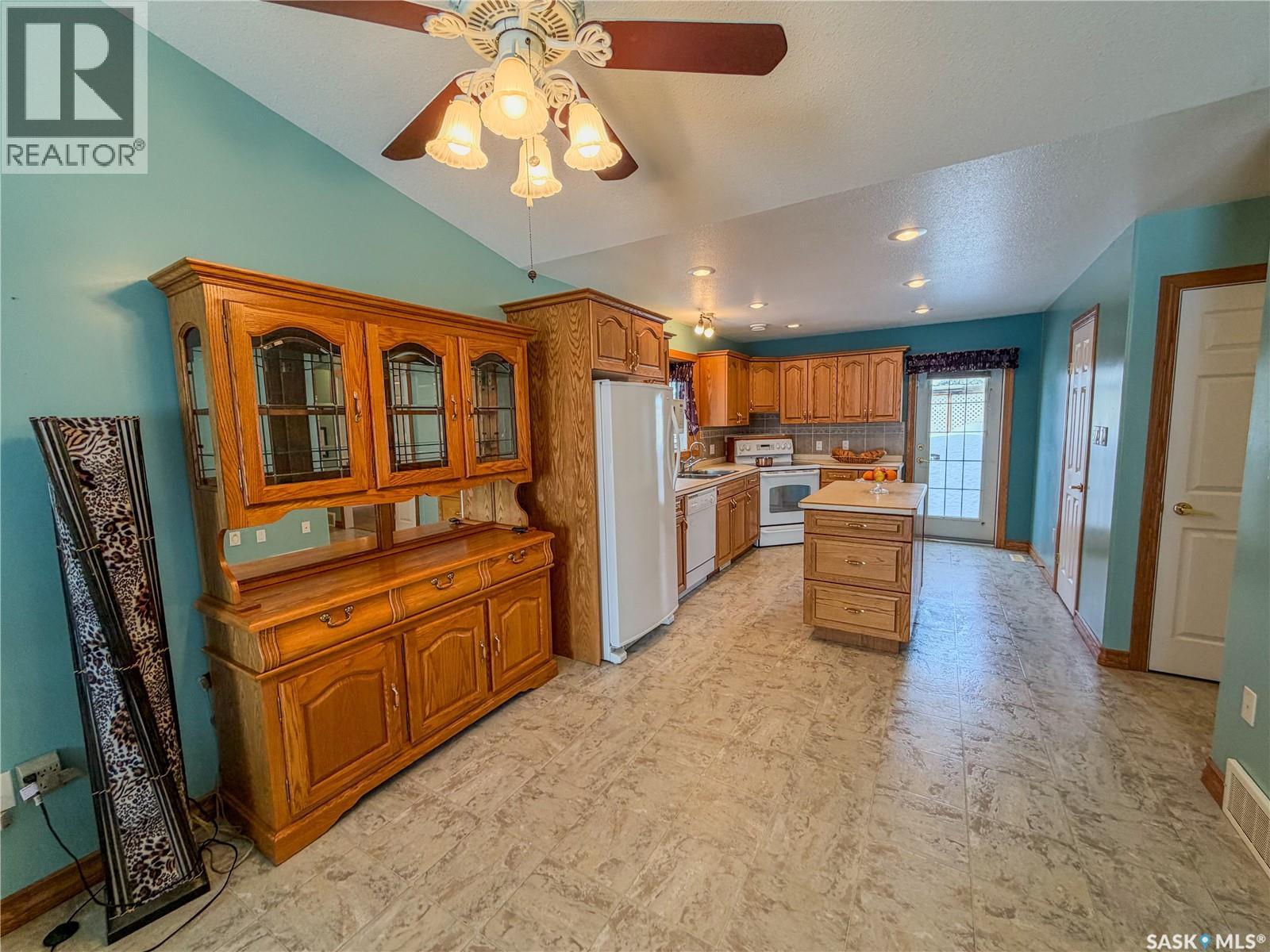 52 Russell Drive, Yorkton, Saskatchewan  S3N 3W2 - Photo 2 - SK037000
