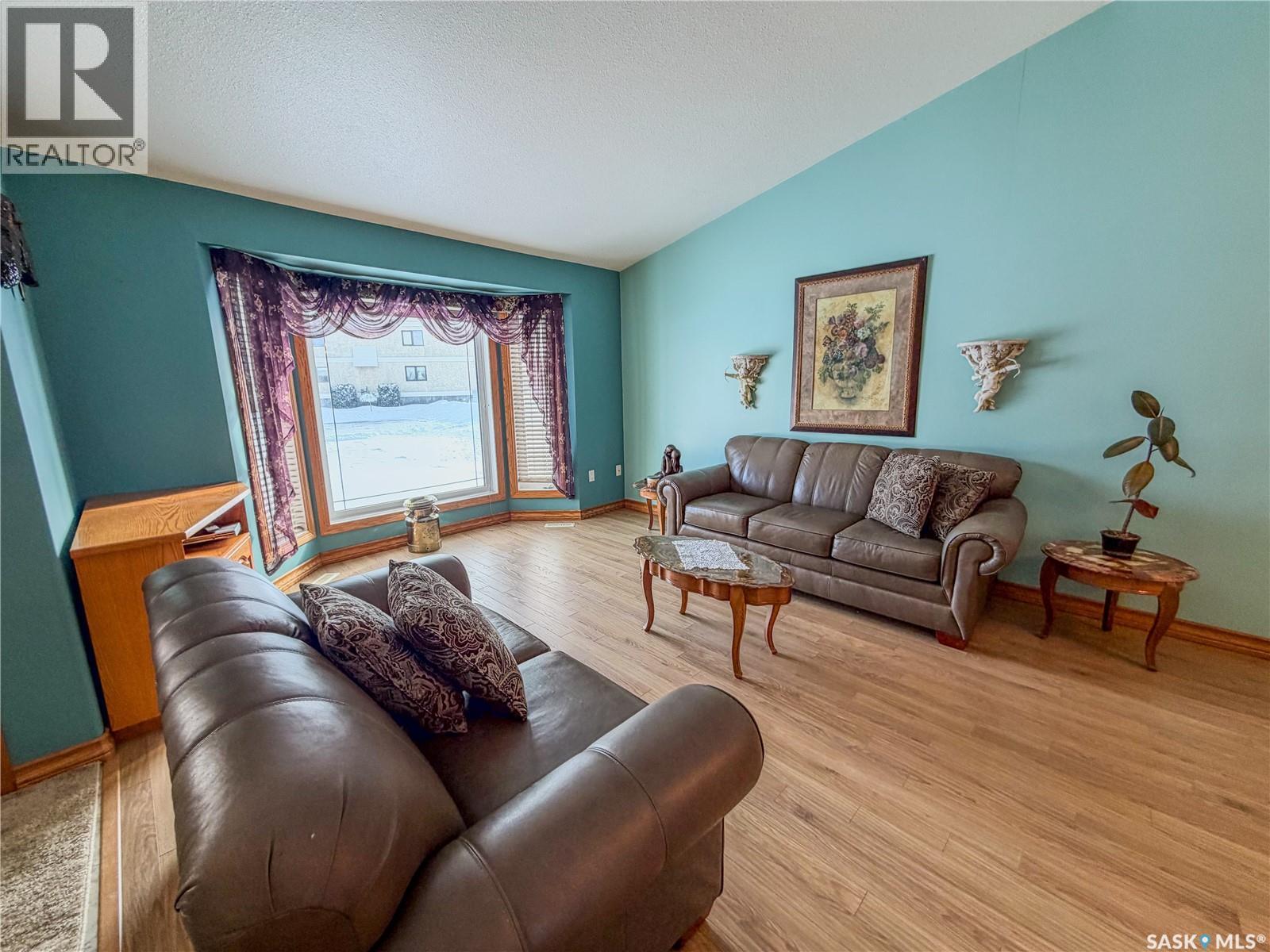 52 Russell Drive, Yorkton, Saskatchewan  S3N 3W2 - Photo 5 - SK037000