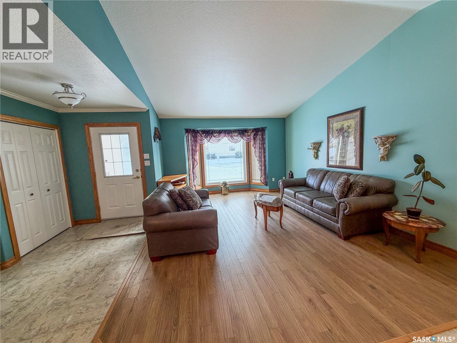 52 Russell Drive, Yorkton, Saskatchewan  S3N 3W2 - Photo 7 - SK037000