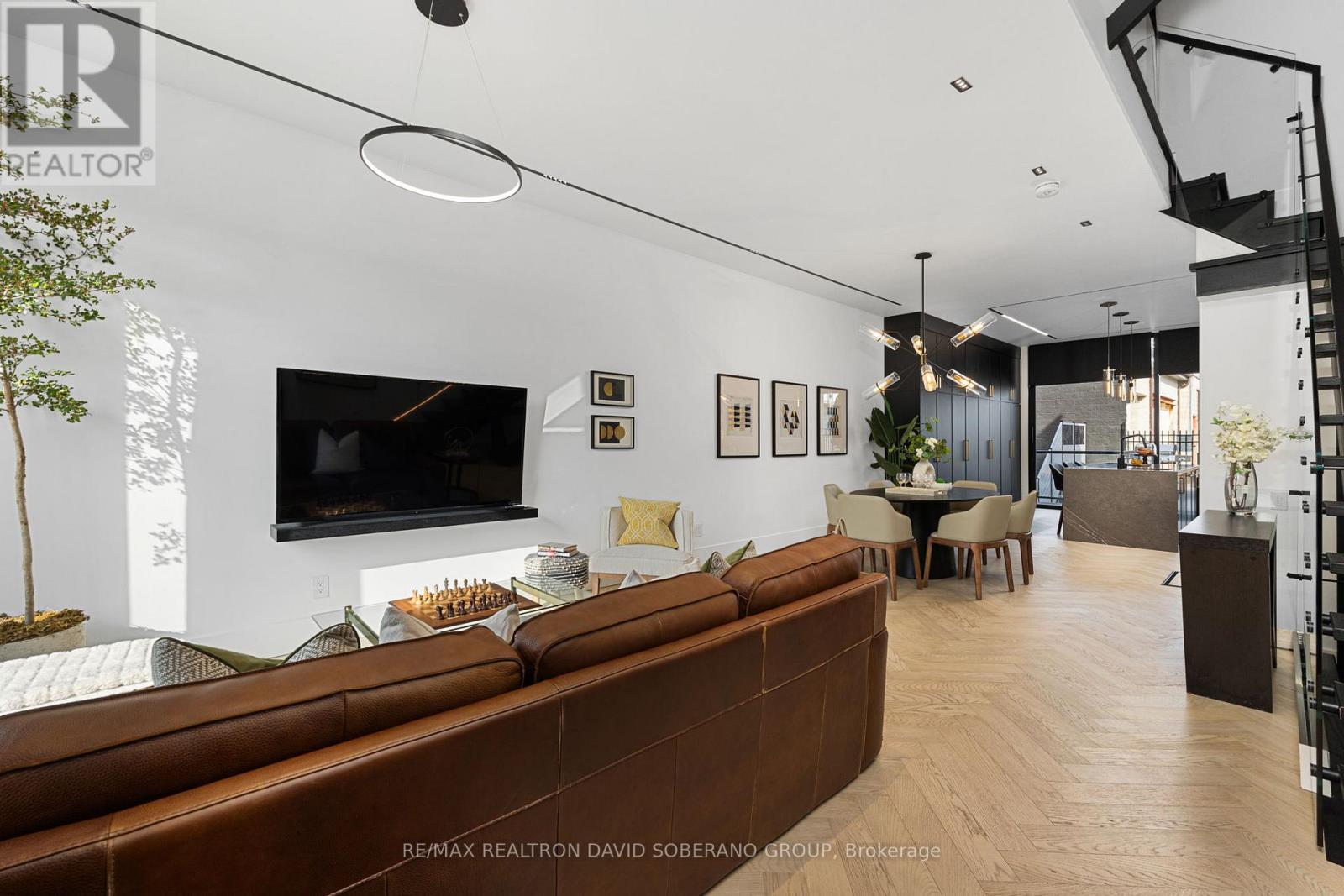 102 Ulster Street, Toronto, Ontario  M5S 1G1 - Photo 6 - C13169066