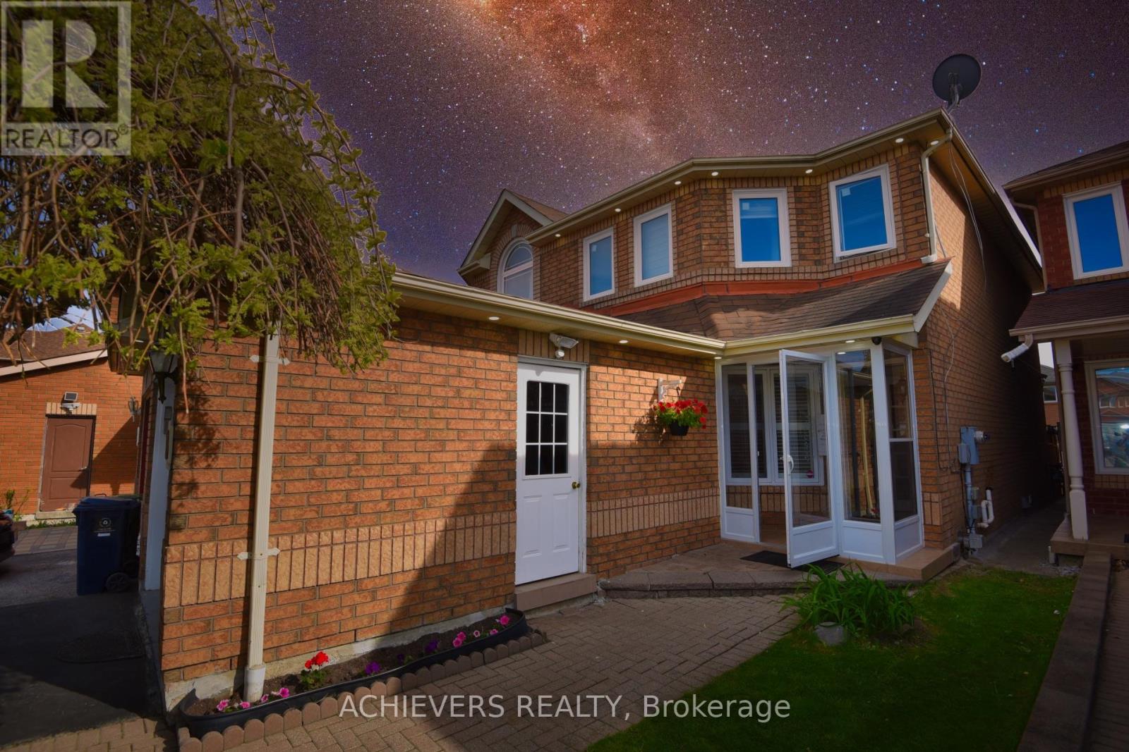 10 Gramercy Square, Toronto, Ontario  M1X 1S5 - Photo 2 - E13169022