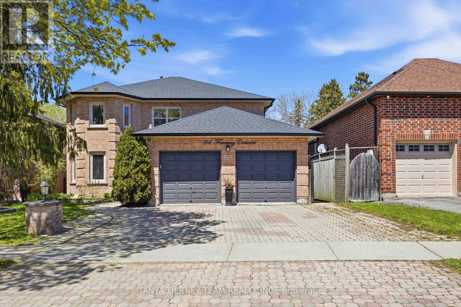 24 FERNWAY CRESCENT, Whitby, Ontario