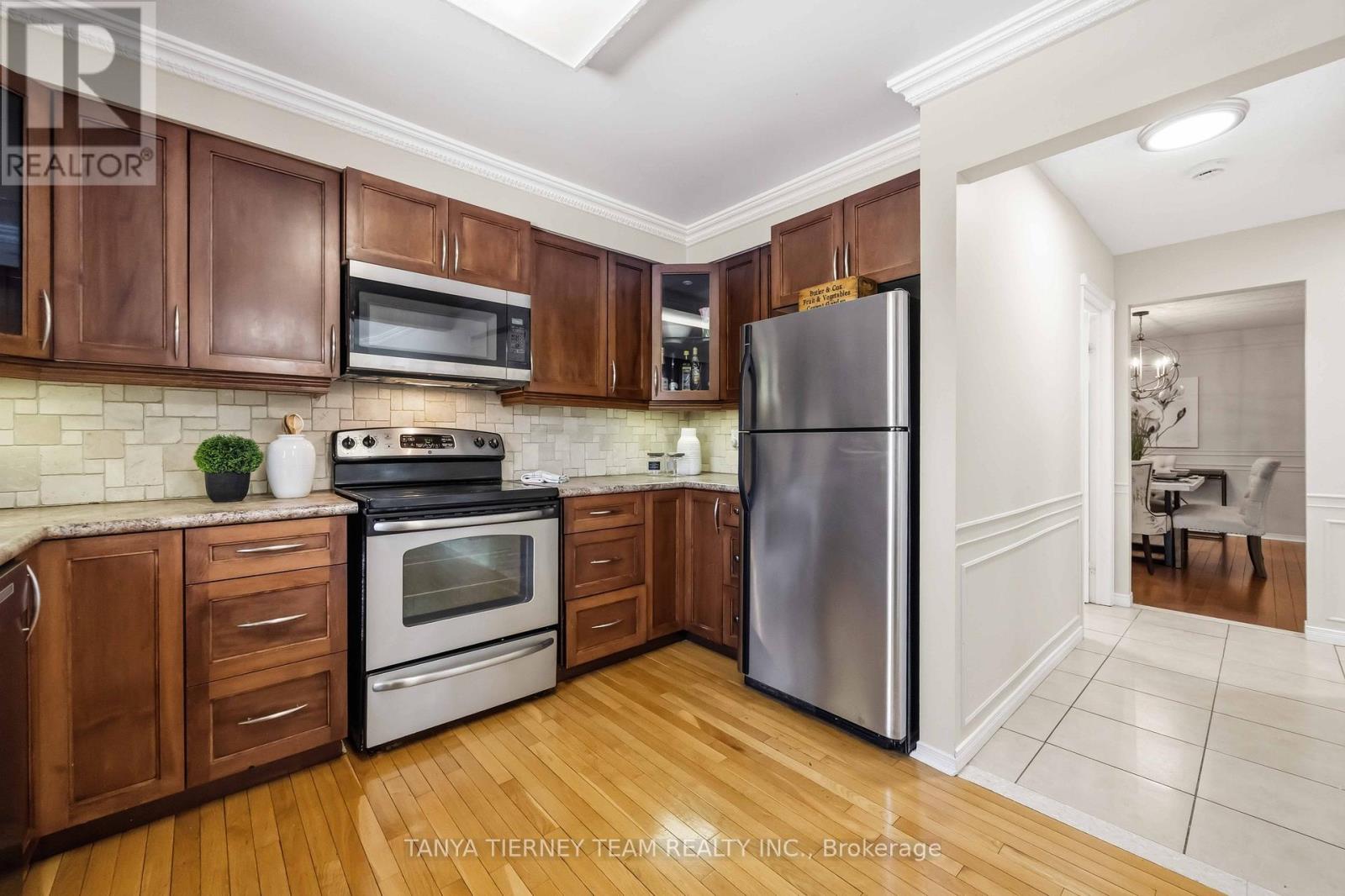 24 Fernway Crescent, Whitby, Ontario  L1N 7G7 - Photo 16 - E13169086