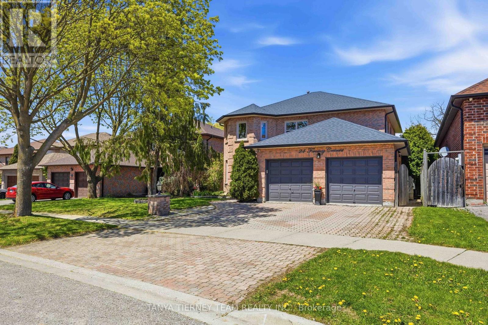 24 Fernway Crescent, Whitby, Ontario  L1N 7G7 - Photo 2 - E13169086