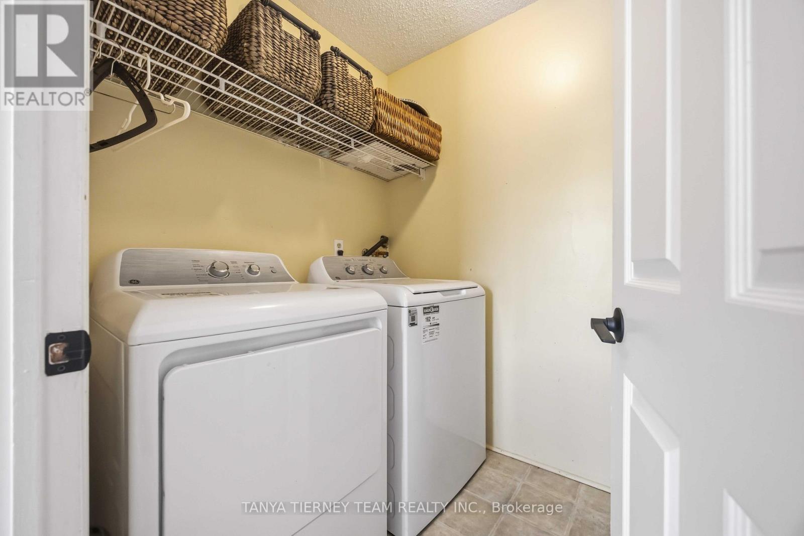 24 Fernway Crescent, Whitby, Ontario  L1N 7G7 - Photo 23 - E13169086