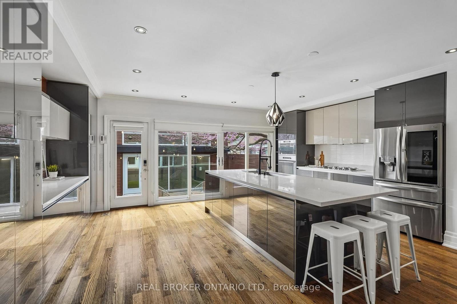 20 Brookmount Road, Toronto, Ontario  M4L 3N1 - Photo 11 - E13169152