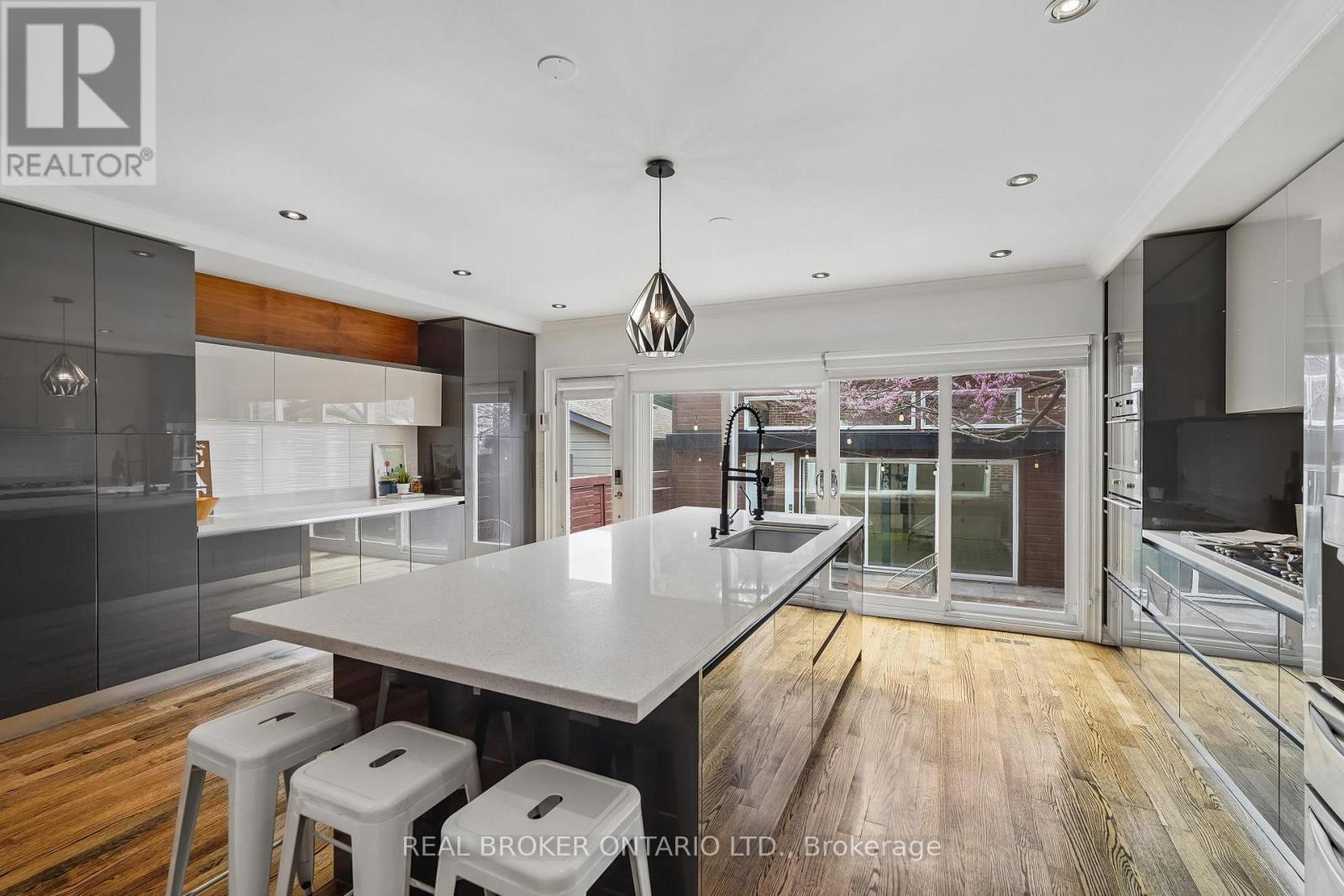 20 Brookmount Road, Toronto, Ontario  M4L 3N1 - Photo 13 - E13169152
