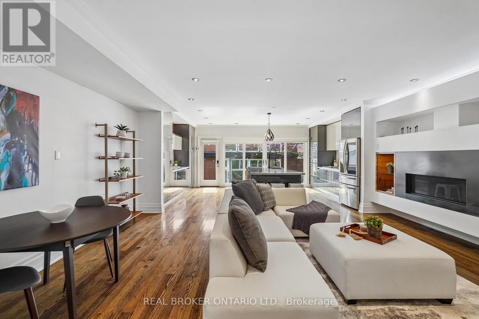 20 Brookmount Road, Toronto, Ontario  M4L 3N1 - Photo 9 - E13169152