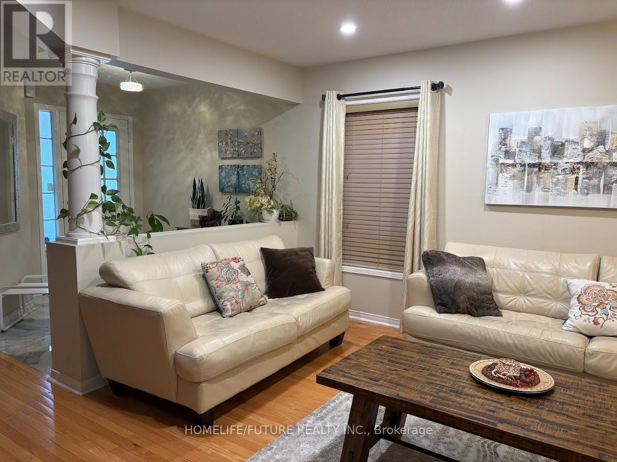20 Maffey Crescent, Richmond Hill, Ontario  L4S 0A7 - Photo 4 - N13169136