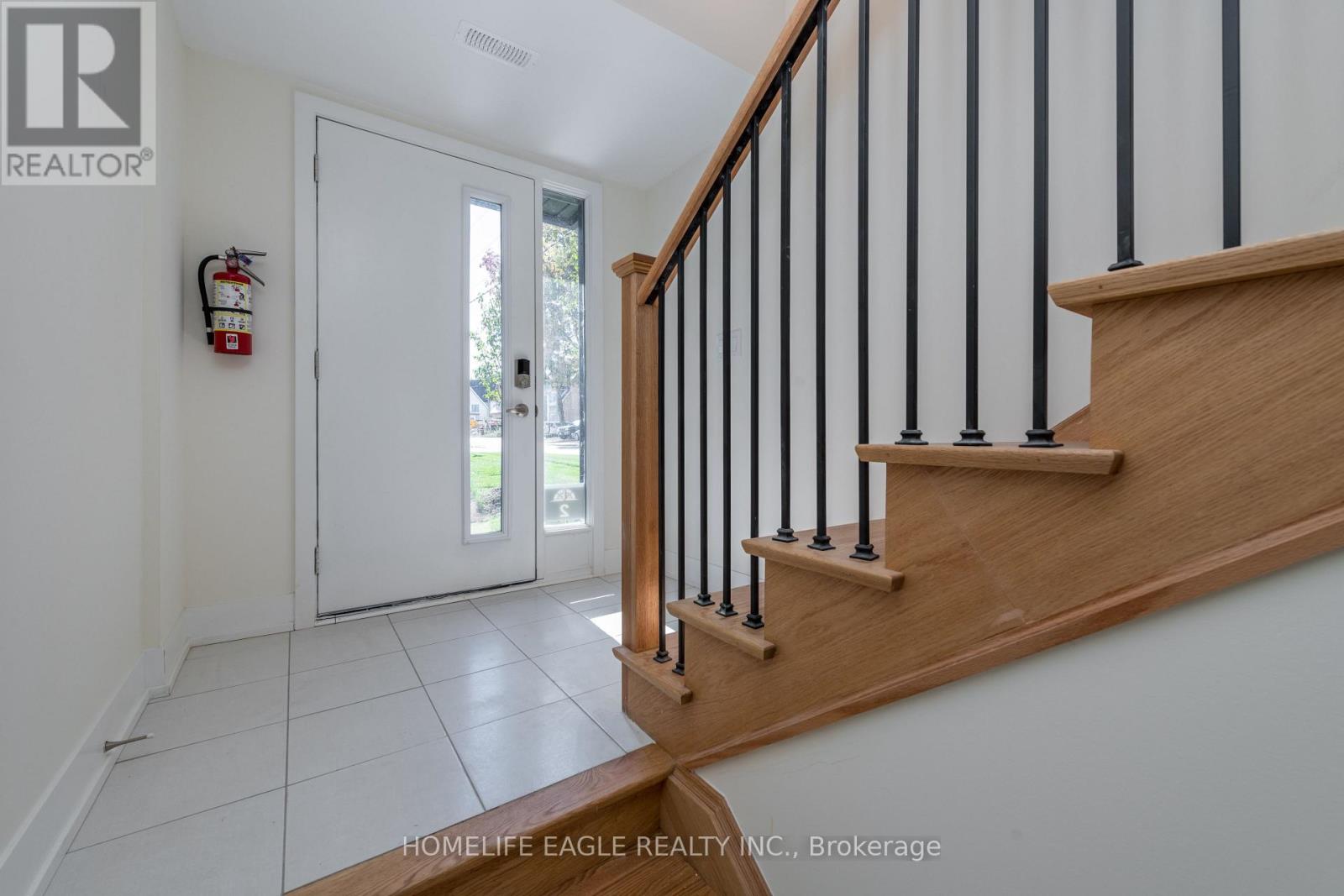2 Mariner's Pier Way, Orillia, Ontario  L3V 8P4 - Photo 4 - S13169010