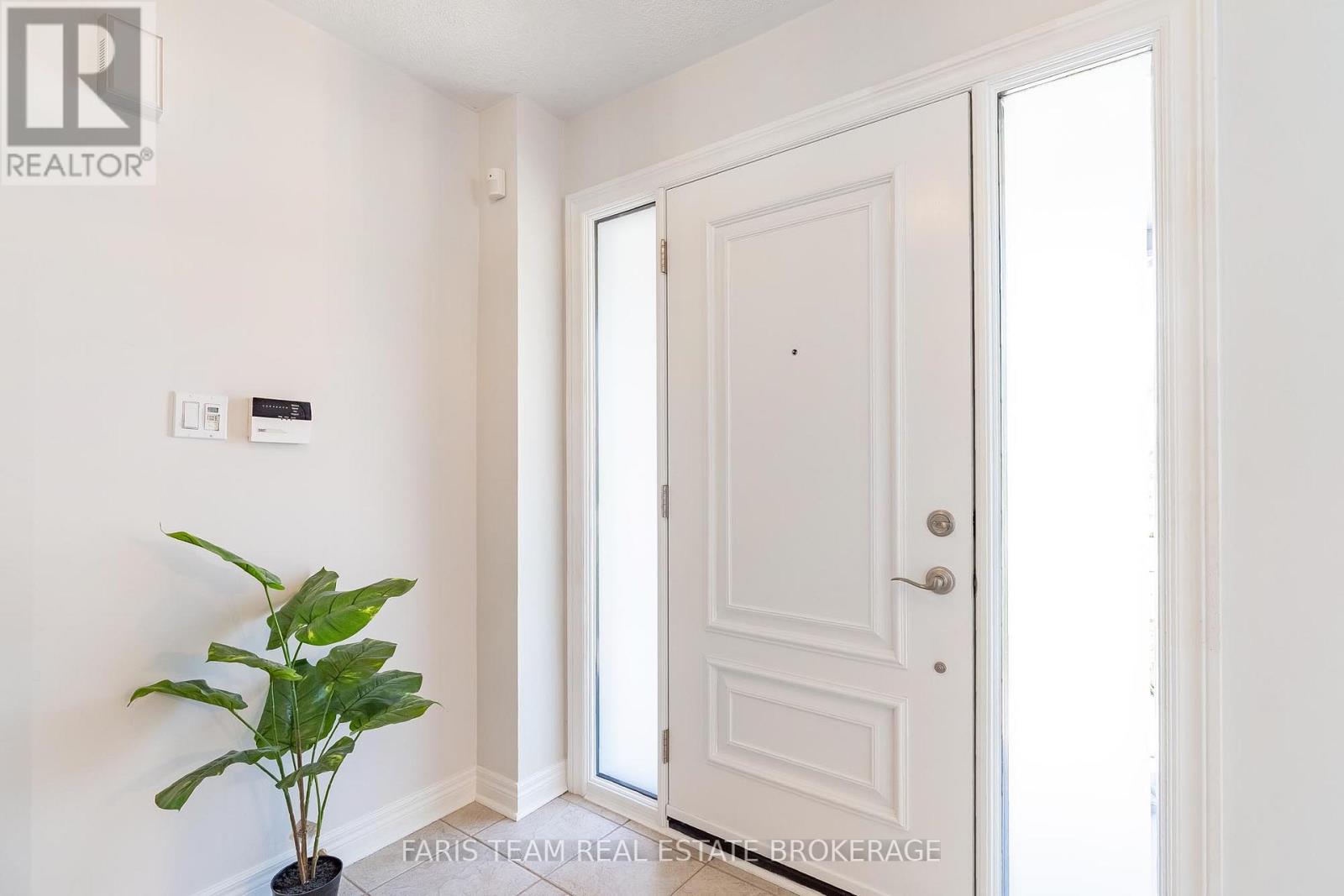 23 Bluewater Trail, Barrie (Bayshore), Ontario  L4N 0G8 - Photo 5 - S13169142