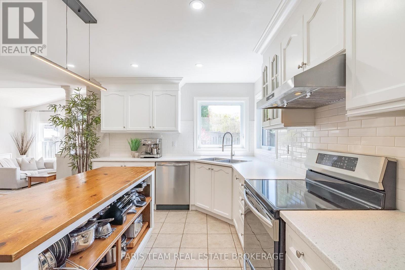 23 Bluewater Trail, Barrie (Bayshore), Ontario  L4N 0G8 - Photo 9 - S13169142