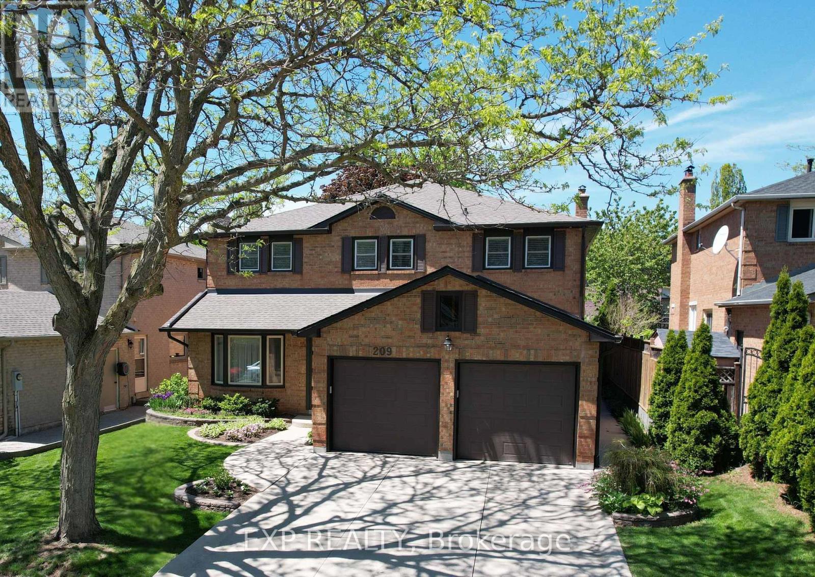 209 Nottingham Drive, Oakville, Ontario  L6H 4H7 - Photo 2 - W13039176
