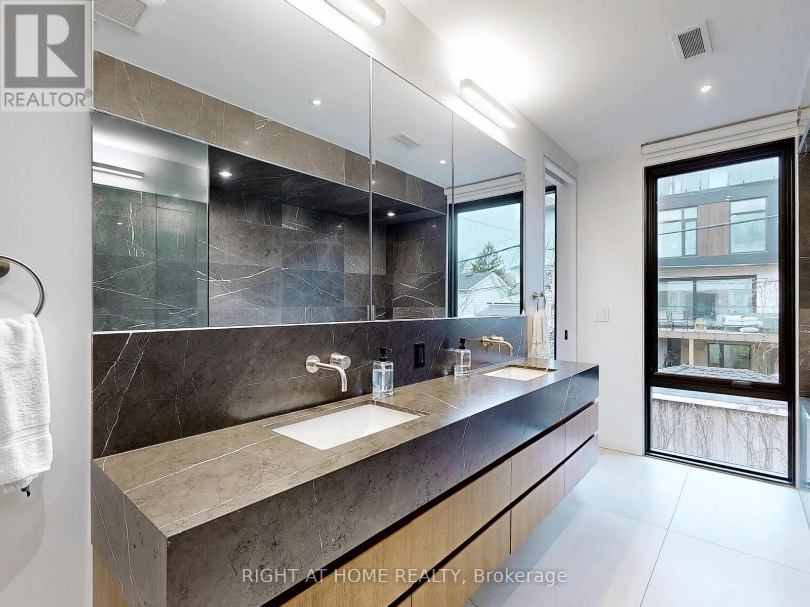 15 Durie Street E, Toronto, Ontario  M6S 3E5 - Photo 15 - W13169040