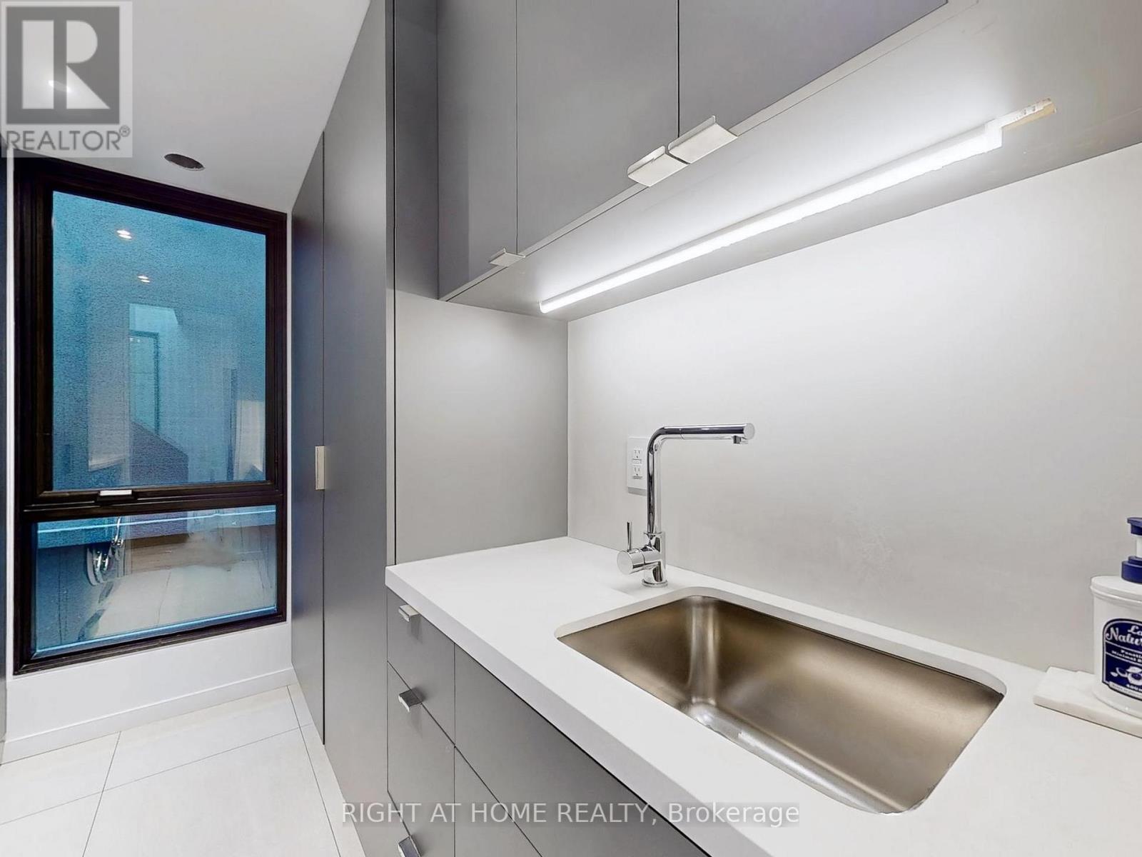 15 Durie Street E, Toronto, Ontario  M6S 3E5 - Photo 22 - W13169040