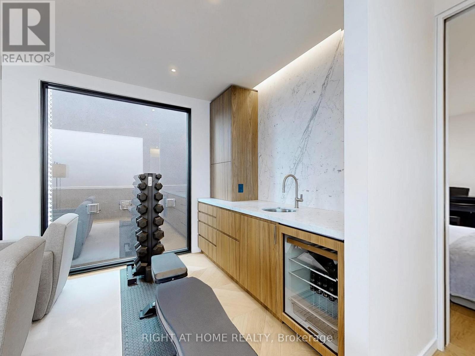 15 Durie Street E, Toronto, Ontario  M6S 3E5 - Photo 27 - W13169040