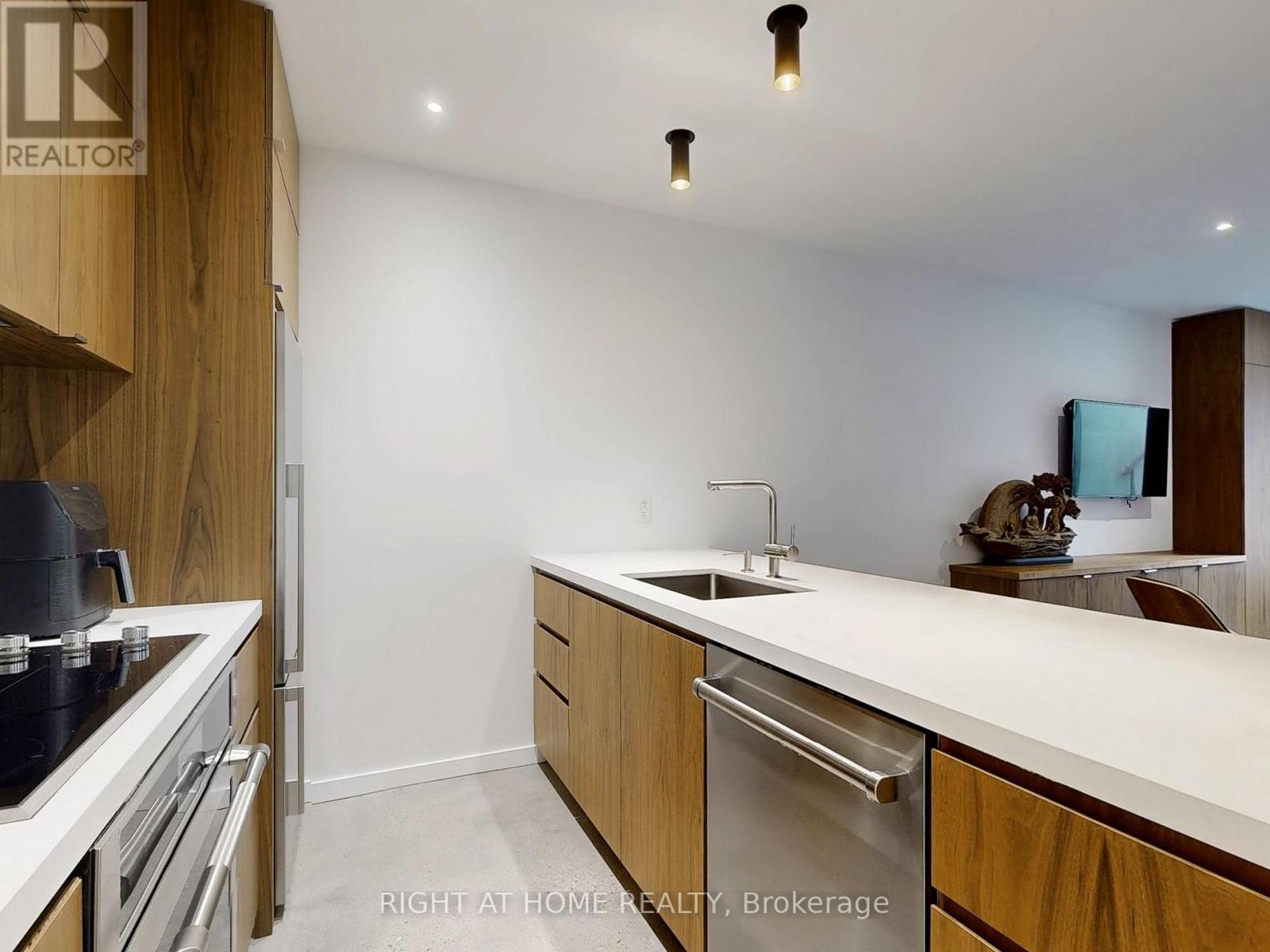 15 Durie Street E, Toronto, Ontario  M6S 3E5 - Photo 35 - W13169040