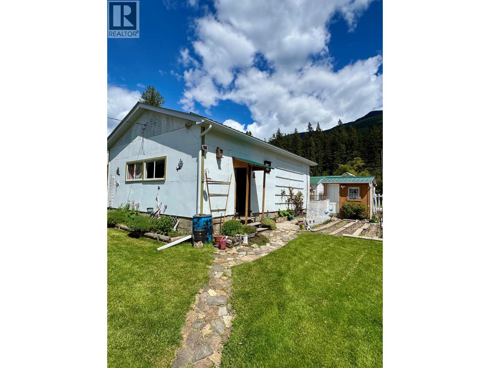 1410 Eastman Avenue, Riondel, British Columbia  V0B 2B0 - Photo 5 - 10388612