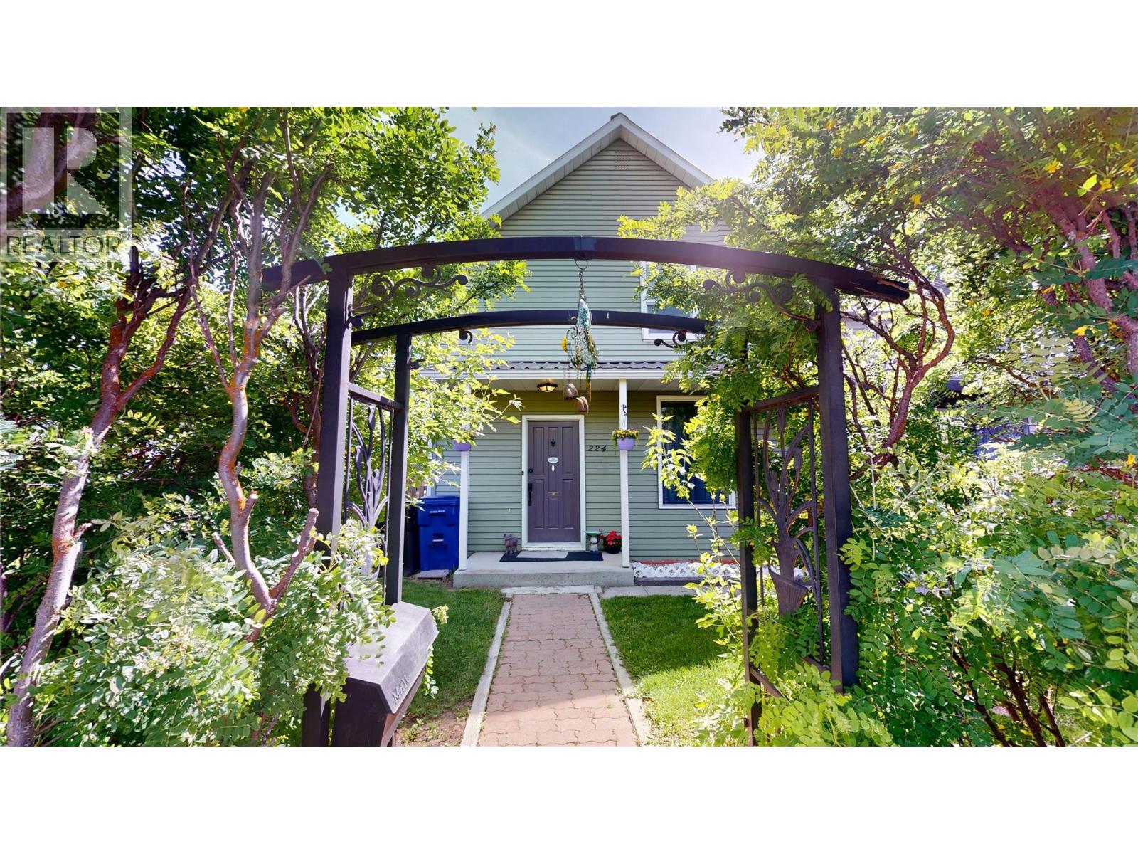 224 4th Avenue S, Cranbrook, British Columbia V1C 2E3 - Photo 1 - 10388504