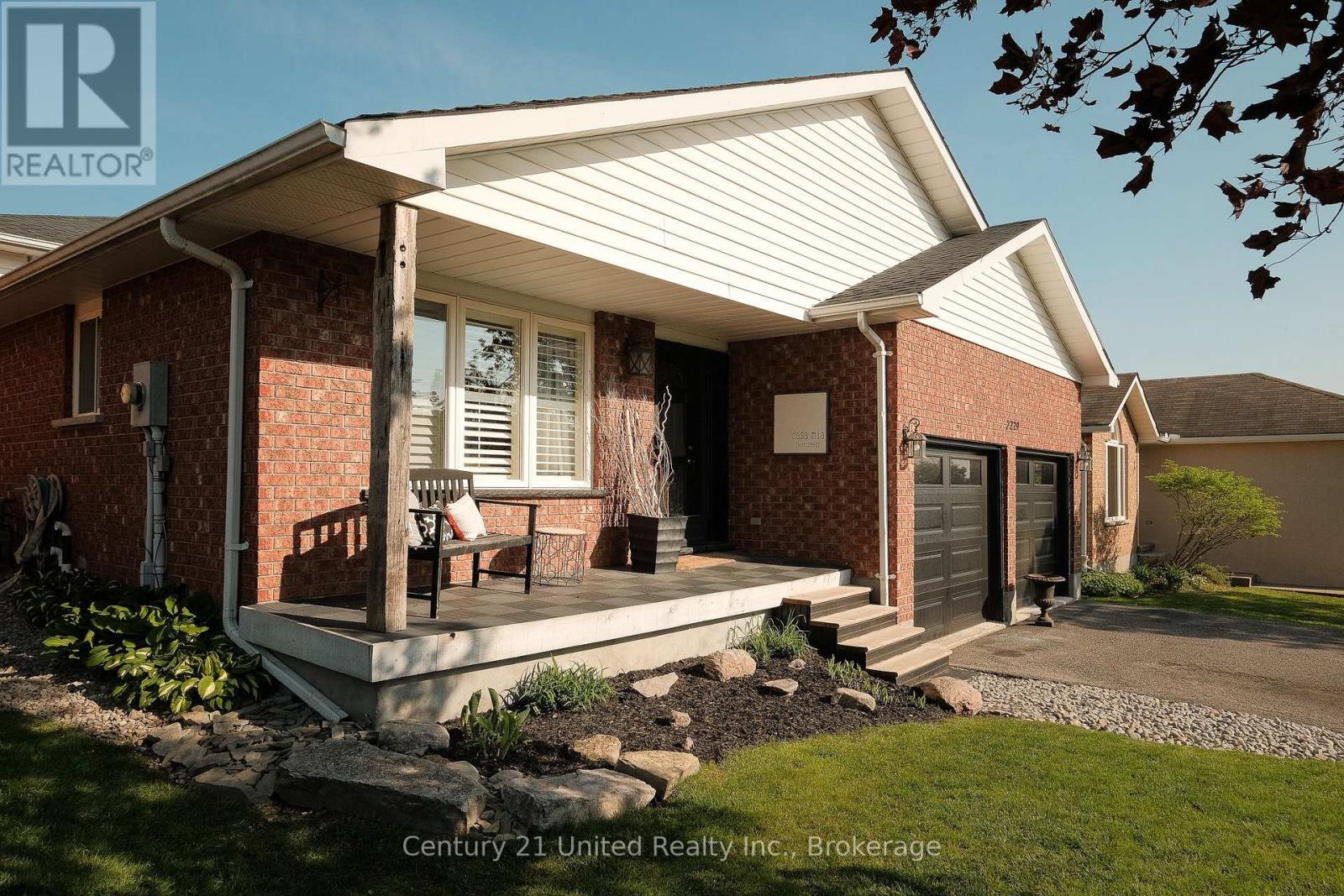 2229 Lorraine Drive, Peterborough, Ontario  K9L 1Y6 - Photo 2 - X13169398