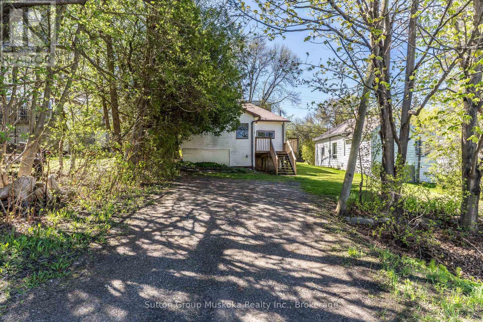 18 Susan Street W, Huntsville, Ontario  P1H 1X4 - Photo 2 - X13169254