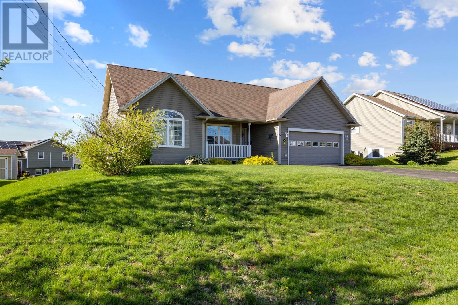 5 Townview Crescent, Cornwall, Prince Edward Island  C0A 1H4 - Photo 1 - 202612016
