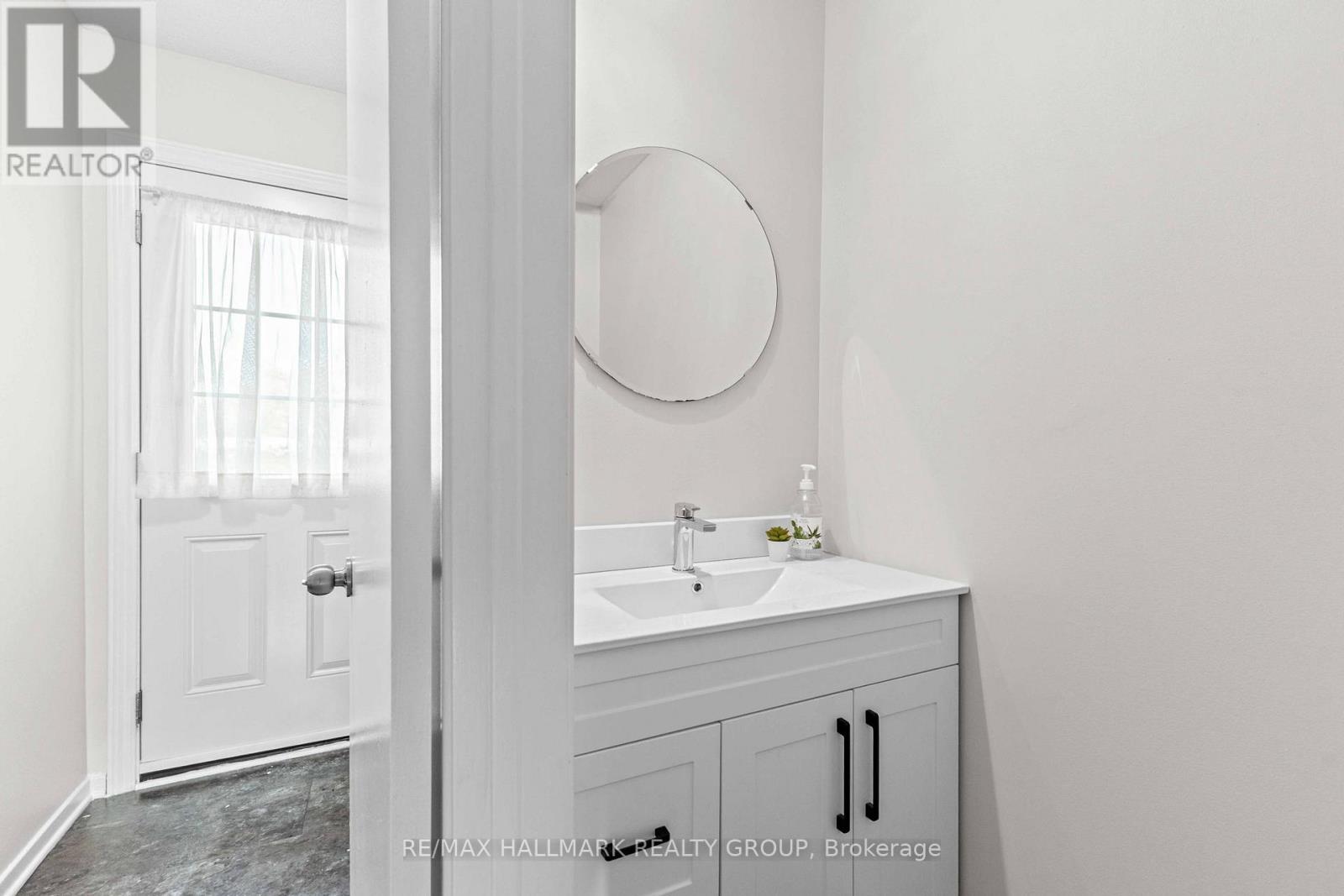 11 - 1160 Shillington Avenue, Ottawa, Ontario  K1Z 7Z4 - Photo 2 - X12888478
