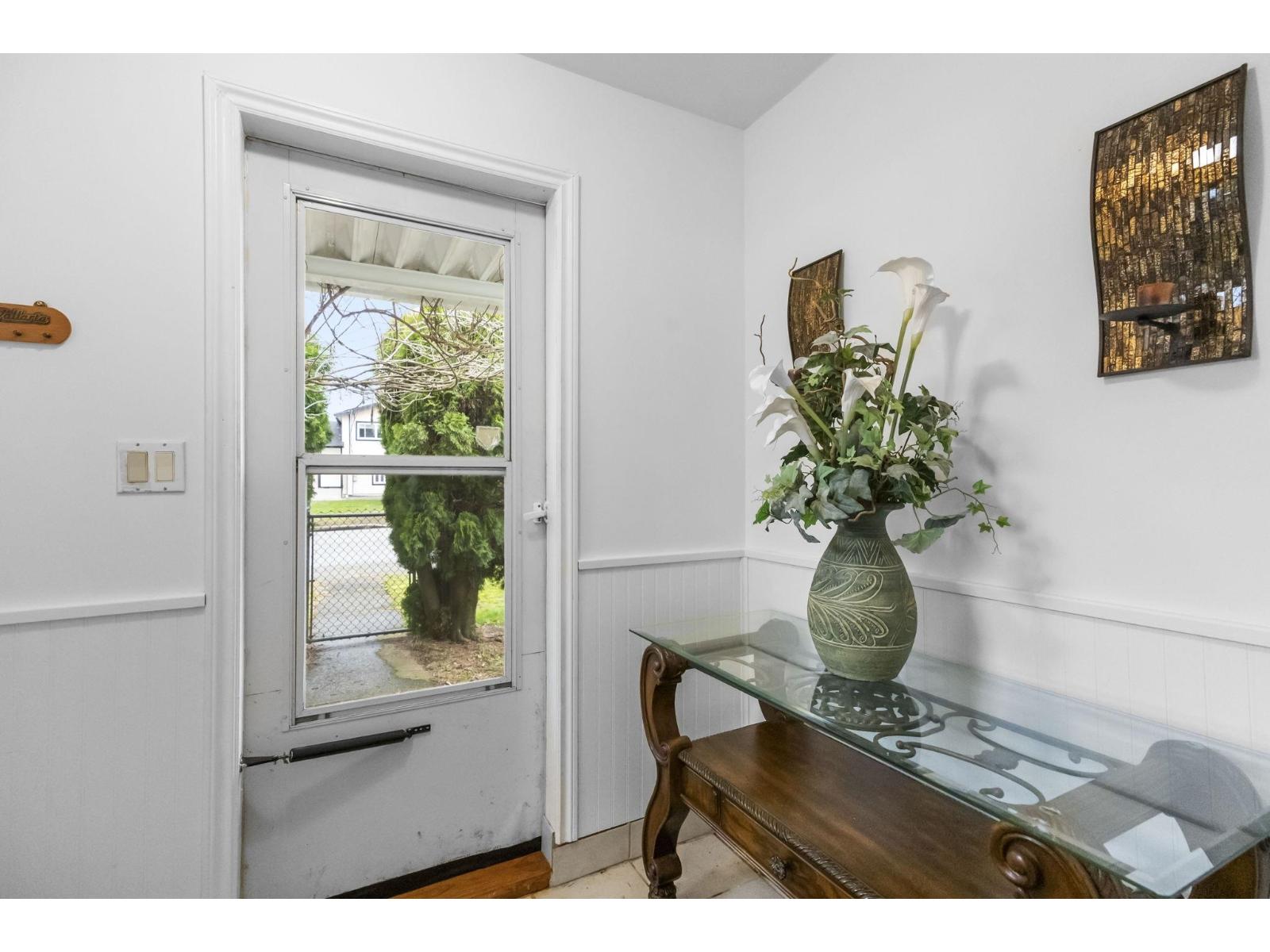 7566 Dunsmuir Street, Mission, British Columbia  V2V 4B4 - Photo 2 - R3098951