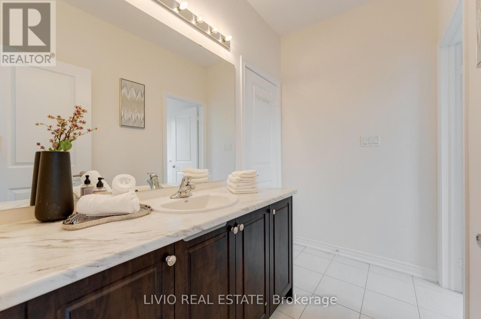 8 Housefinch Avenue, Brampton, Ontario  L6Z 0K6 - Photo 37 - W13167880