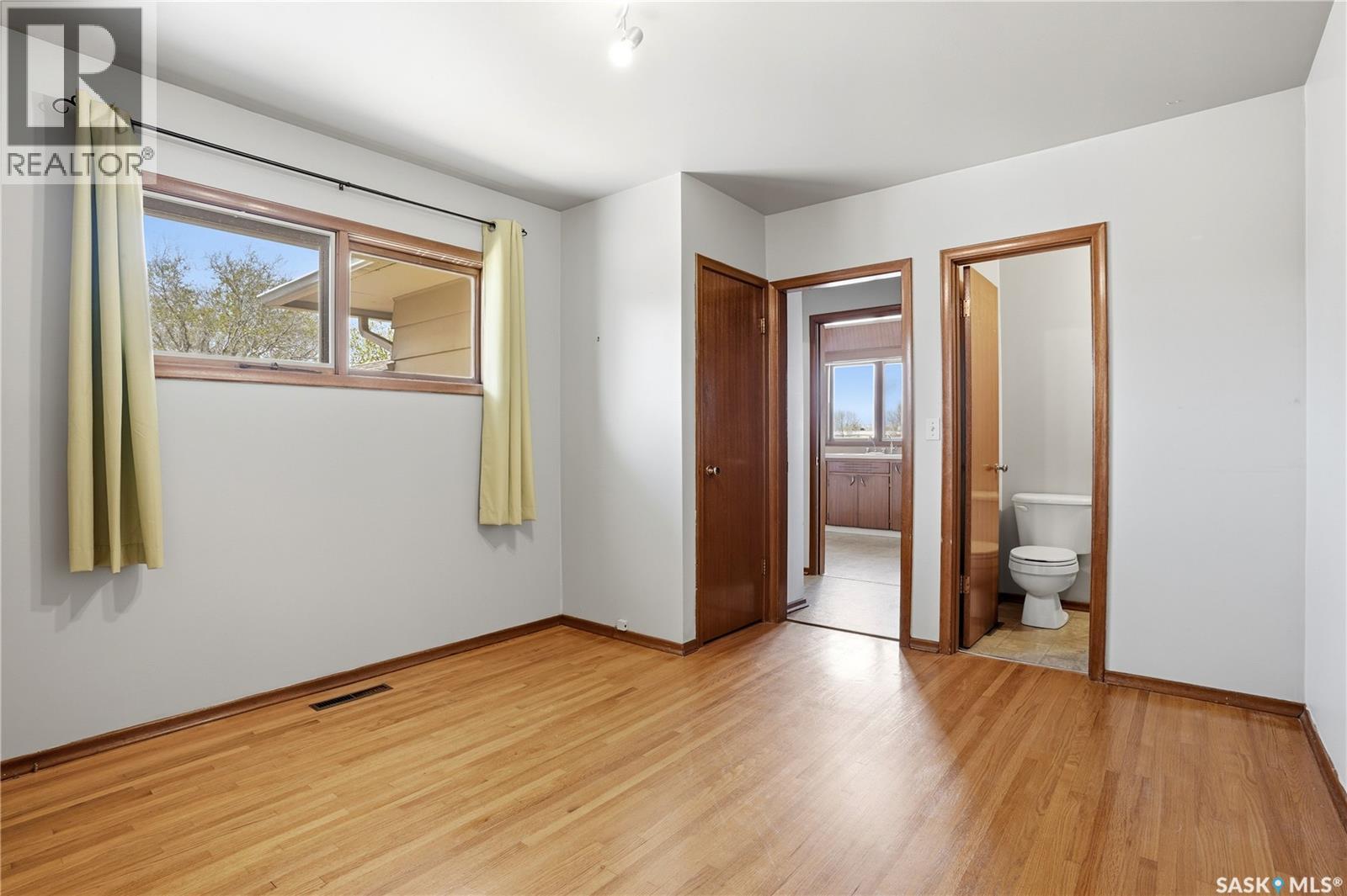 2500 Rothwell Street, Regina, Saskatchewan  S4N 2C8 - Photo 9 - SK036985