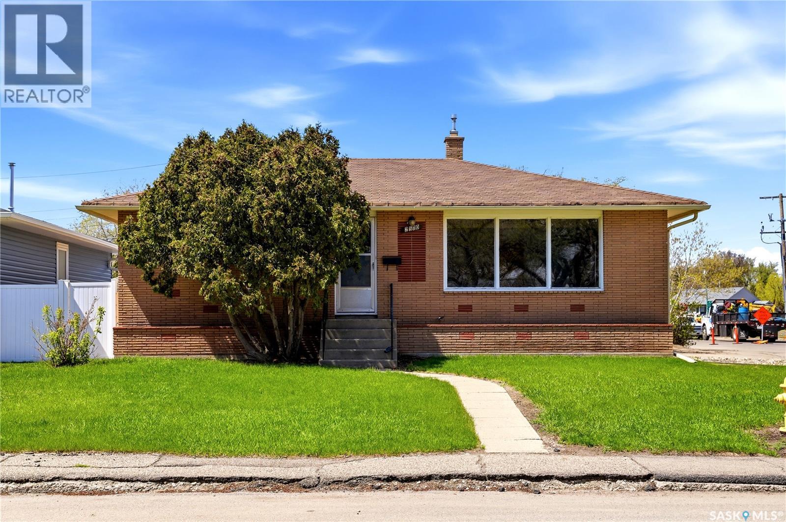 2500 Rothwell Street, Regina, Saskatchewan  S4N 2C8 - Photo 3 - SK036985