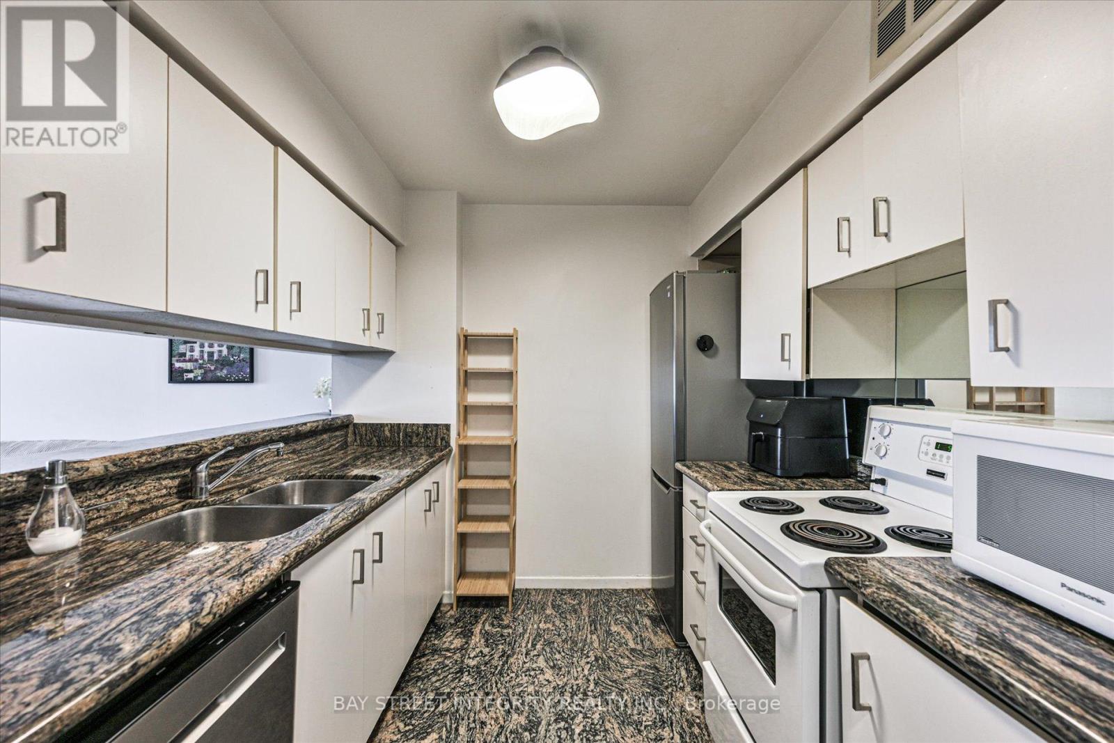 2013 - 44 St Joseph Street, Toronto, Ontario  M4Y 2W4 - Photo 10 - C13169452