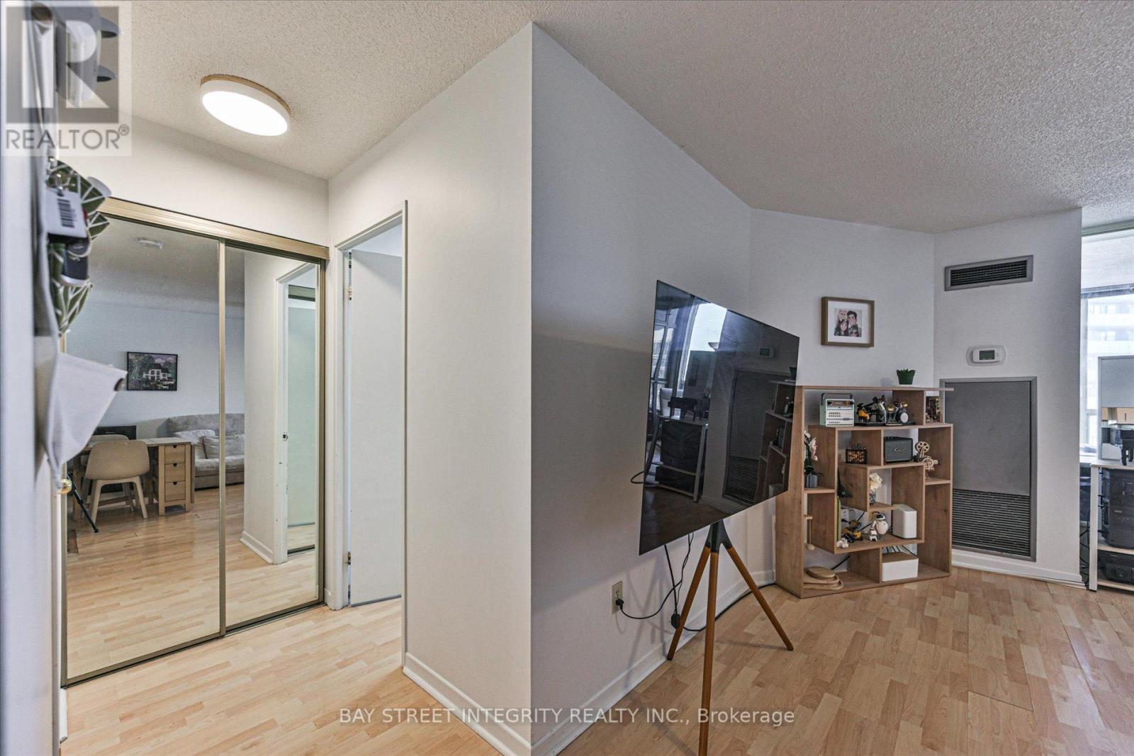 2013 - 44 St Joseph Street, Toronto, Ontario  M4Y 2W4 - Photo 18 - C13169452