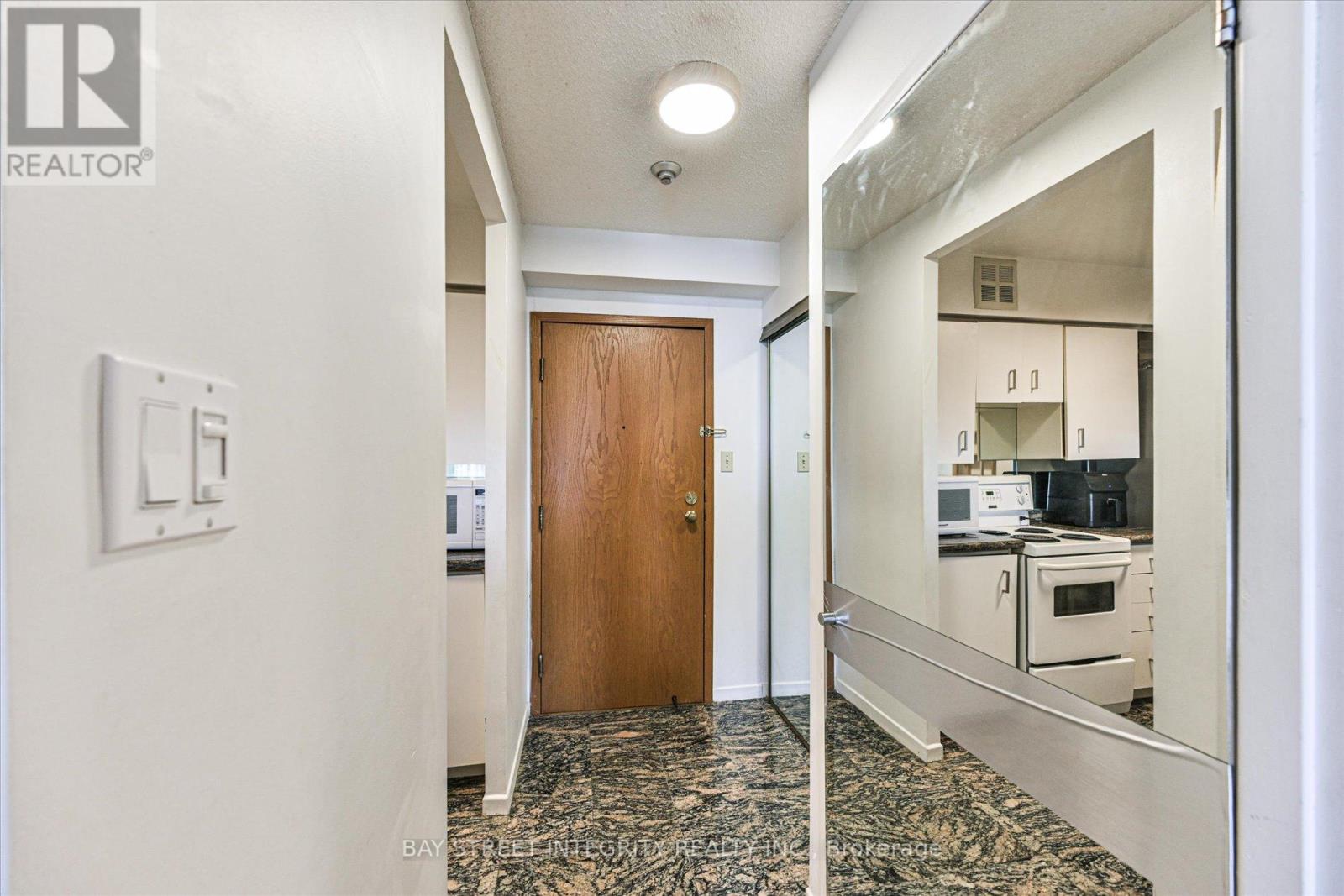 2013 - 44 St Joseph Street, Toronto, Ontario  M4Y 2W4 - Photo 6 - C13169452