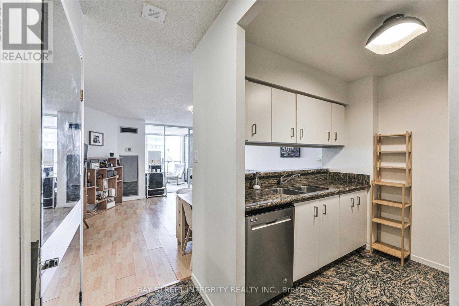 2013 - 44 St Joseph Street, Toronto, Ontario  M4Y 2W4 - Photo 7 - C13169452